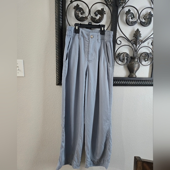 Madewell The Neale Wide-Leg Pleated Trousers In Color Overcast - Picture 3 of 8